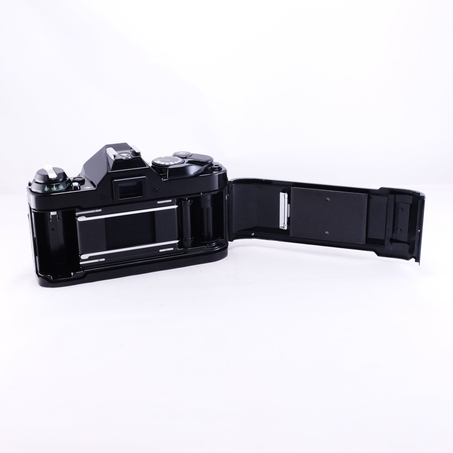 Canon AE-1 PROGRAM (Black) + New FD 50mm F1.8 – 東京CAMERA