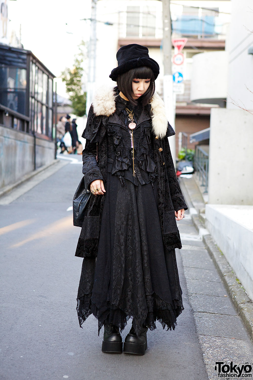 All Black h.NAOTO Style w/ Velvet Hat, Maxi Skirt, Doctor Bag