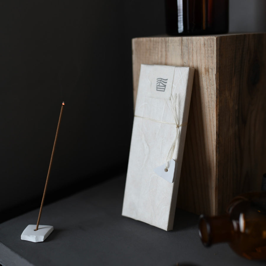 お香 白檀の根（お香立て付） – TOKYO KODO