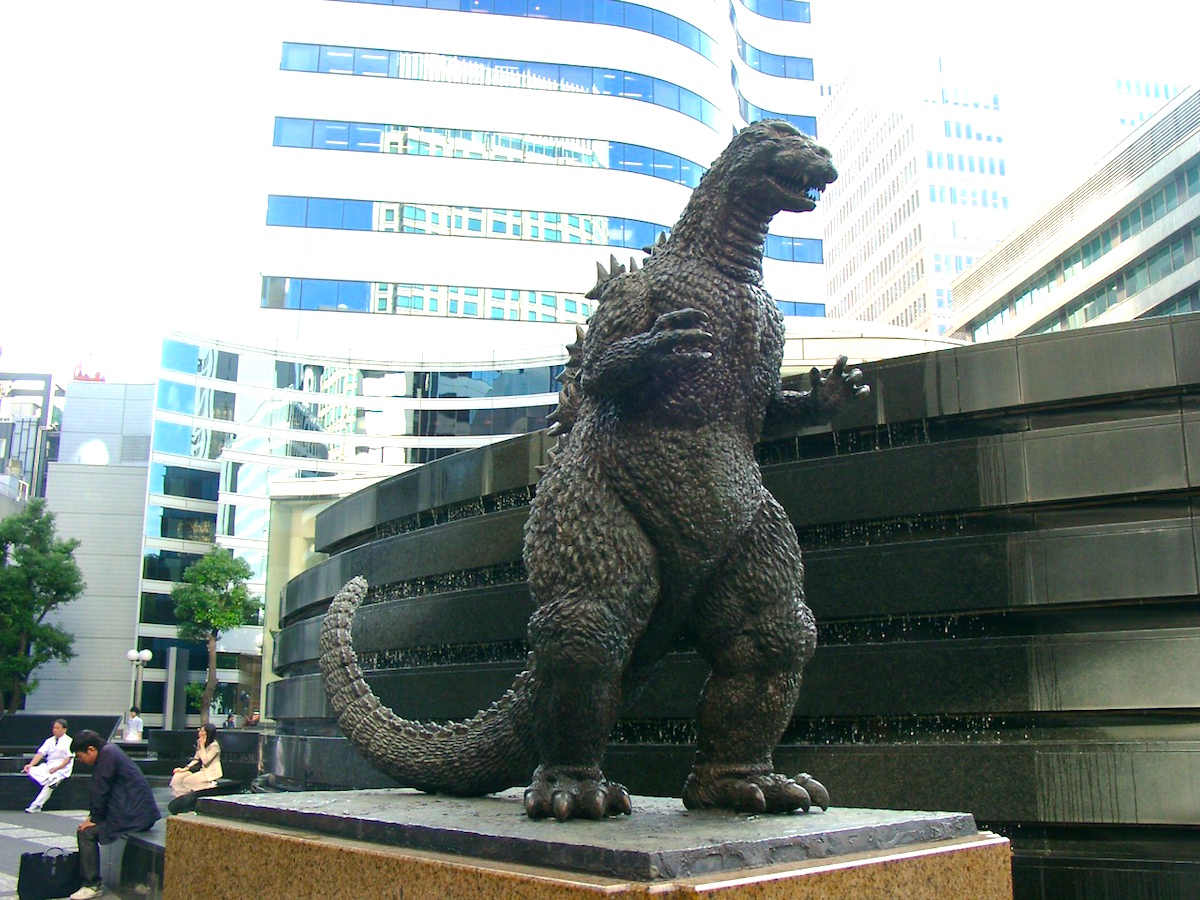 ゴジラ像（日比谷シャンテ・合歓の広場） | 東京とりっぷ