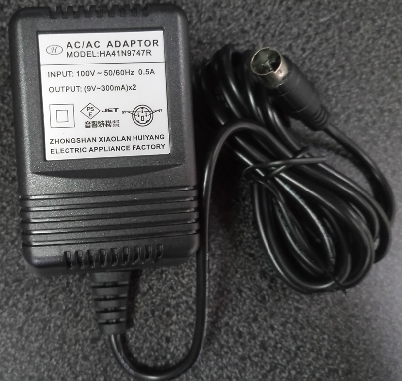 MACKIEミキサーの特殊な電源アダプターの件 – 日々の作曲・MPC感想