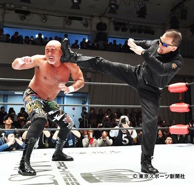1ページ目】蝶野が4年ぶり“リング復帰” 武藤、ライガーにケンカキック