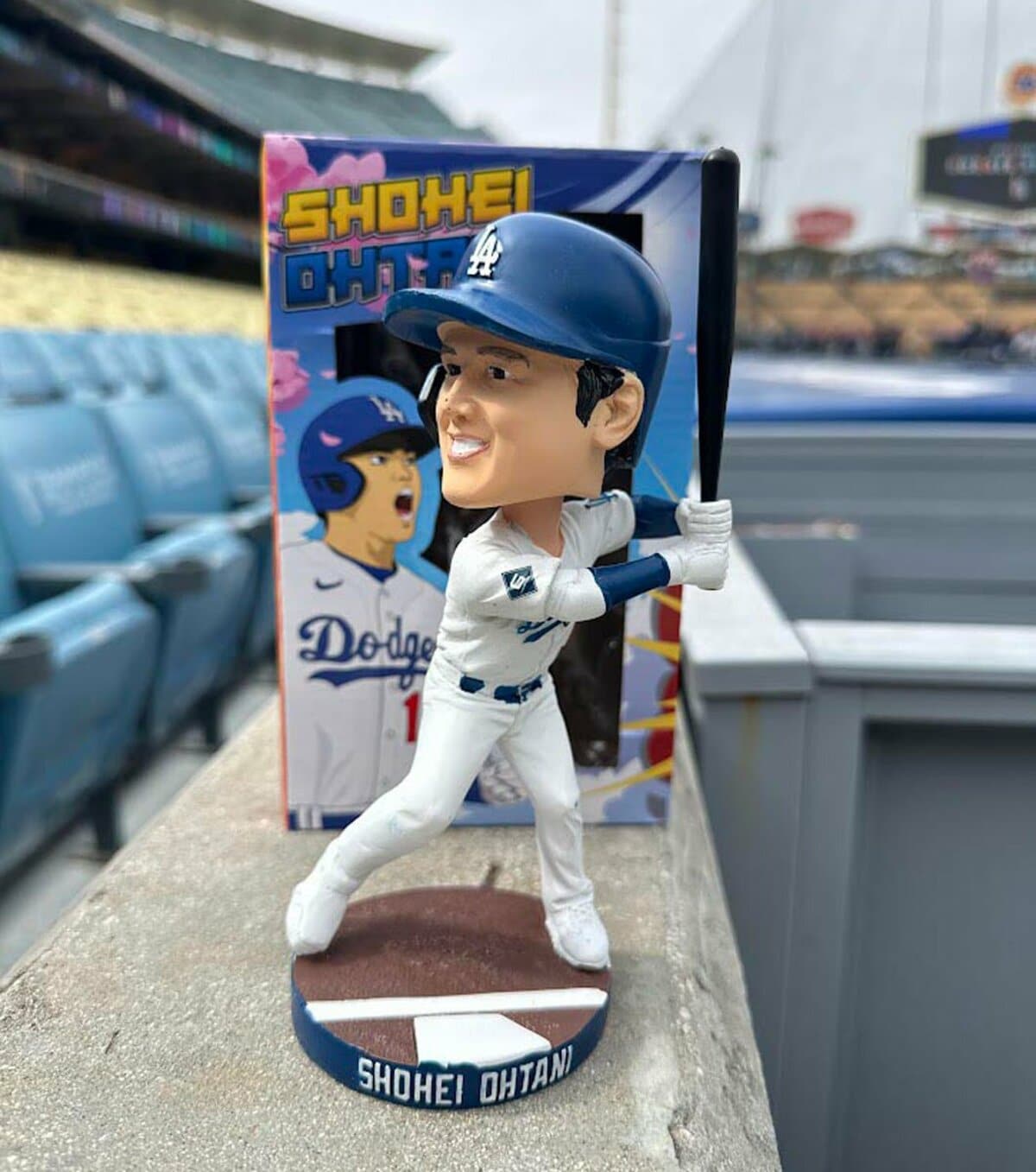 大谷翔平「首振り人形」が100円で買える？ 〝庶民の味方〟企業に熱