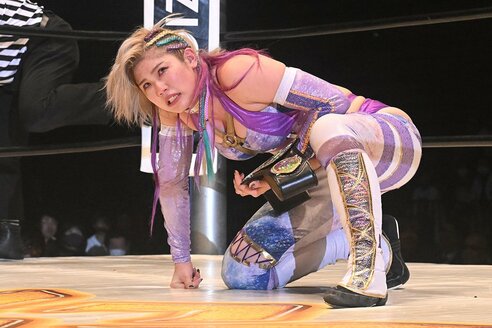 マリーゴールド】天麗皇希 GHC女子王座防衛も…左ヒザ負傷で救急搬送