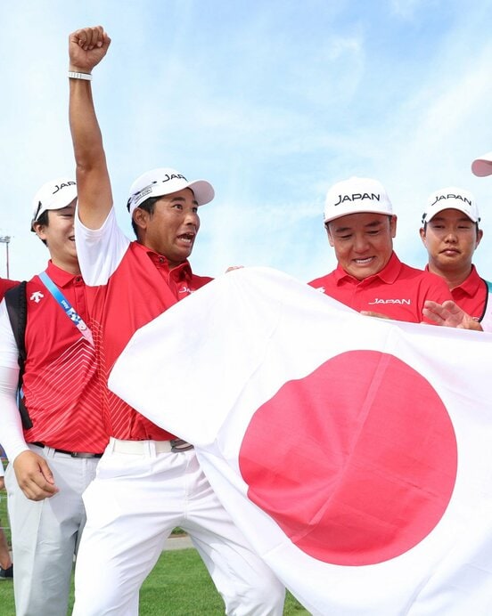 1ページ目】小島よしおが長男にギャグと名前と海パンを譲って「二代目
