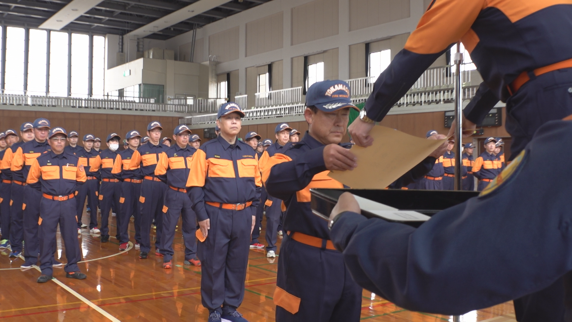 消防団表彰伝達式 十日町・津南で35人の個人と水沢女性防火クラブが