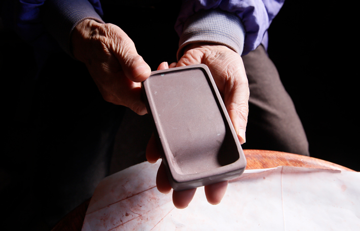 東山町の名産品「紫雲石硯」とは? 唯一人残る製硯師が語るその歴史