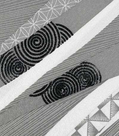 7％OFF】【お仕立付き・袷】美術サロン 東レシルック小紋（よろけ縞