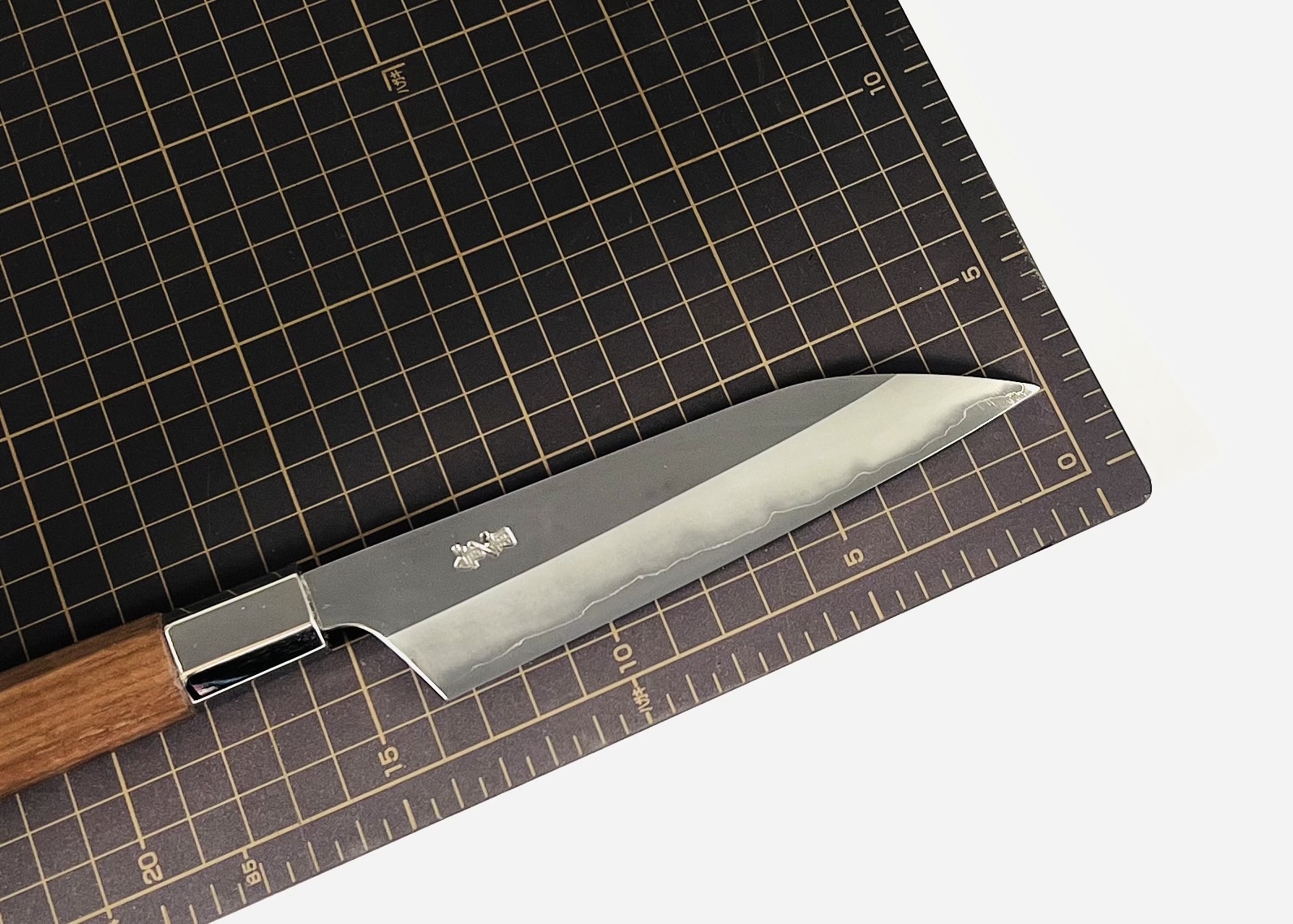 八角胡桃柄 銀三ステンレス ペティ4.5寸 アウトレット品② – 土佐打