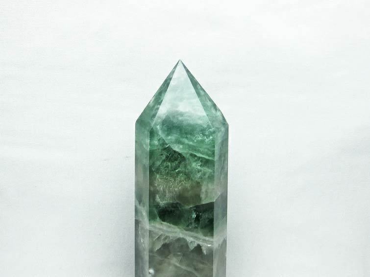 1.7Kg フローライト 原石 蛍石 六角柱 台座付属 一点物 152-1368