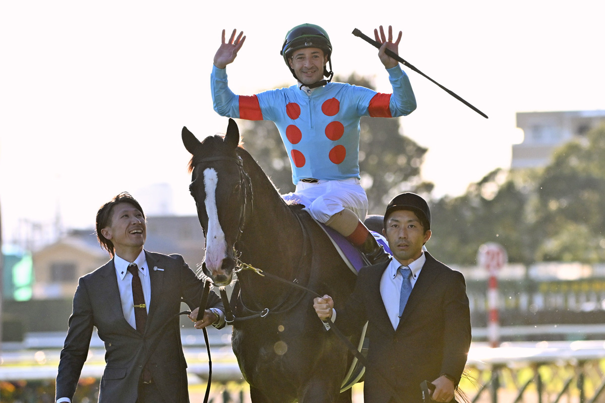 天皇賞秋】イクイノックスの〝超絶レコードV〟を世界の競馬メディアも