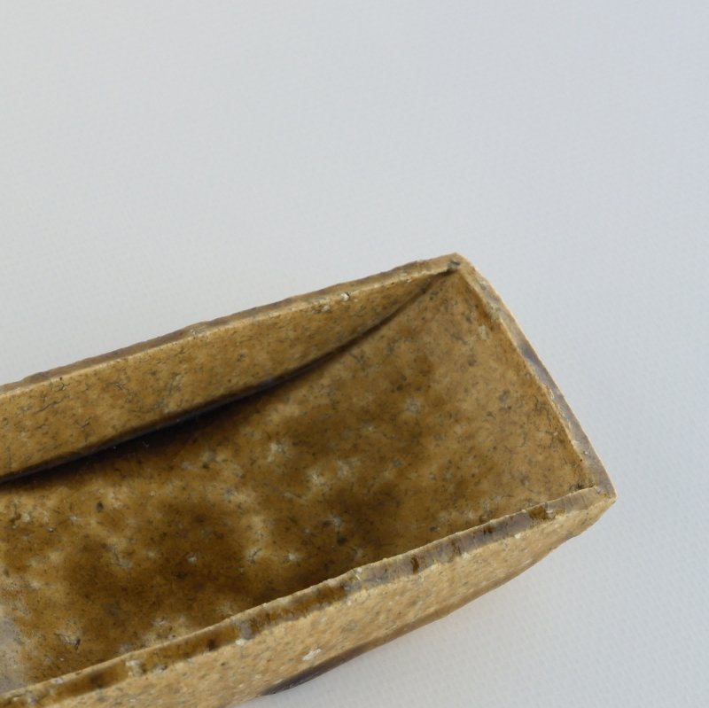 茶灰釉 六寸舟形鉢 / 安達健 – toutou online