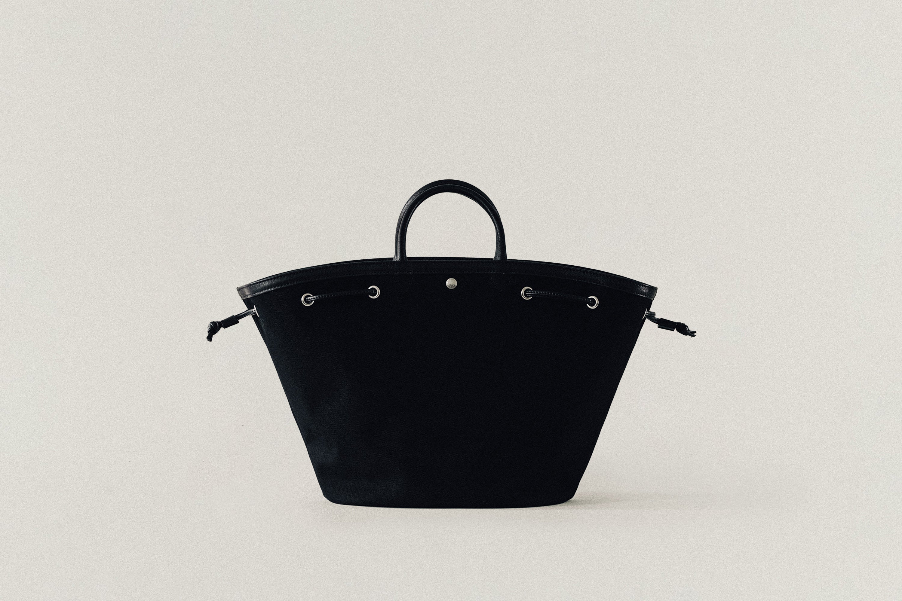 SAC COQUILLE BLACK – TOUT Y EST JP