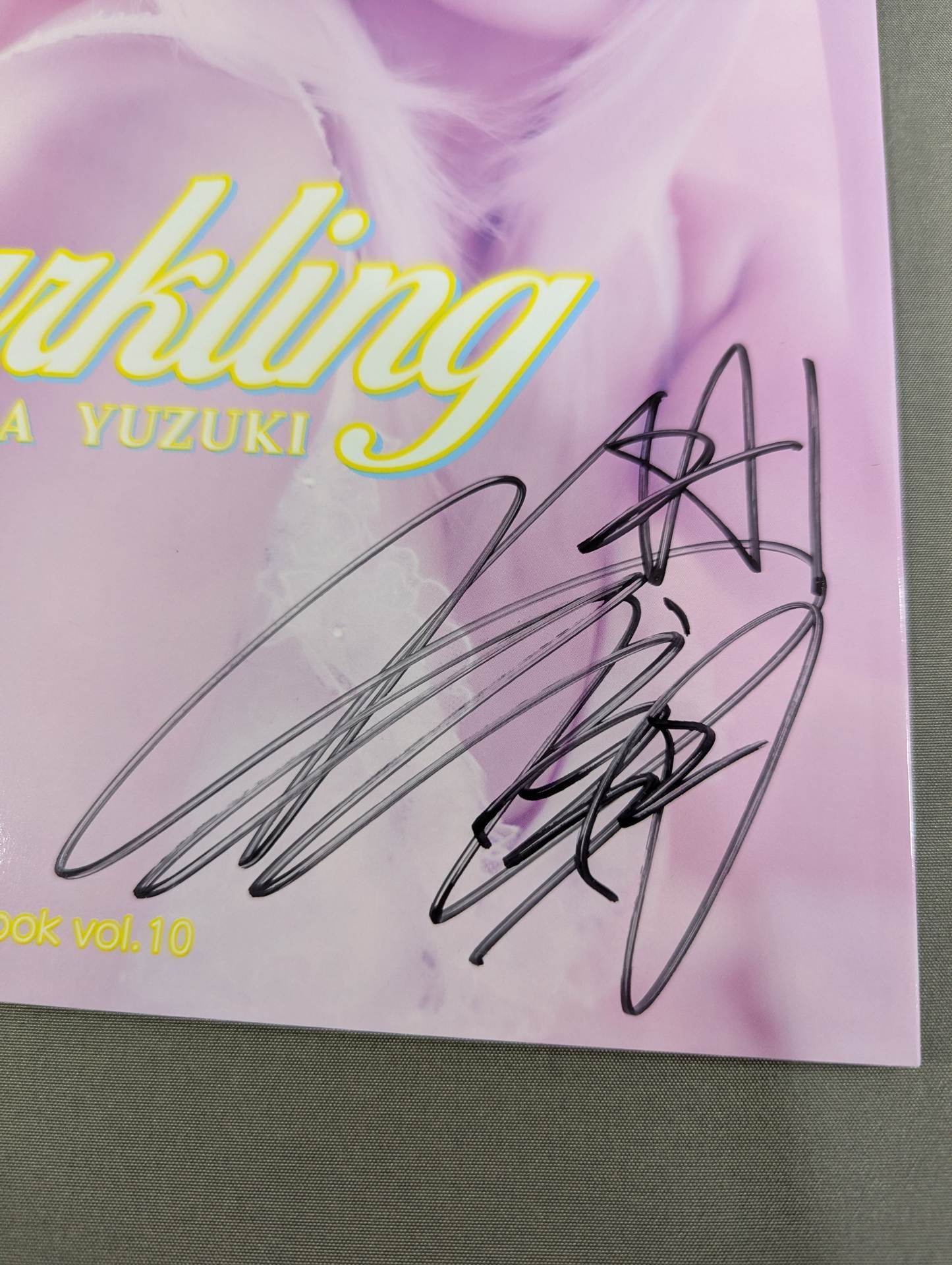 直筆サイン入り】ビクトリア弓月 写真集 Sparkling – 闘道館