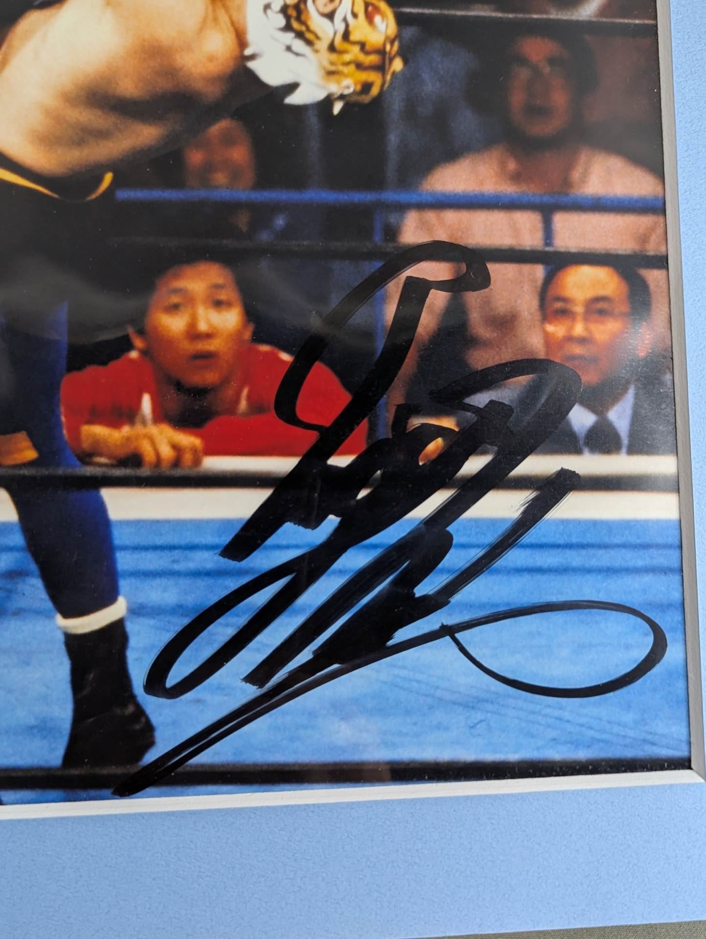 初代タイガーマスク 直筆サイン入り 写真パネル(ジャーマンスープ