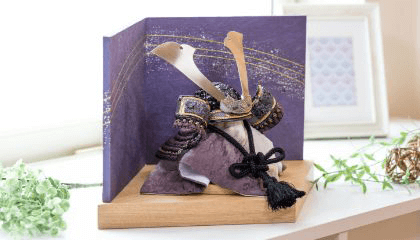 収納 兜飾り「8号 シルバー水色縅」 | トラディショナル 収納飾り