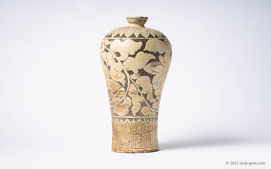 磁州窯 白掻落し唐草文瓶 – Cizhou ware “scraping” | 陶磁オンライン