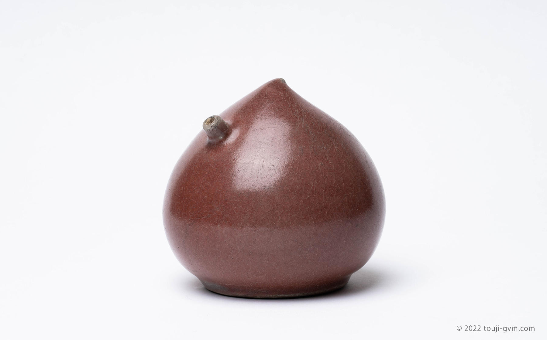 総辰砂桃形水滴 – Peach-Shaped Water Dropper | 陶磁オンライン美術館