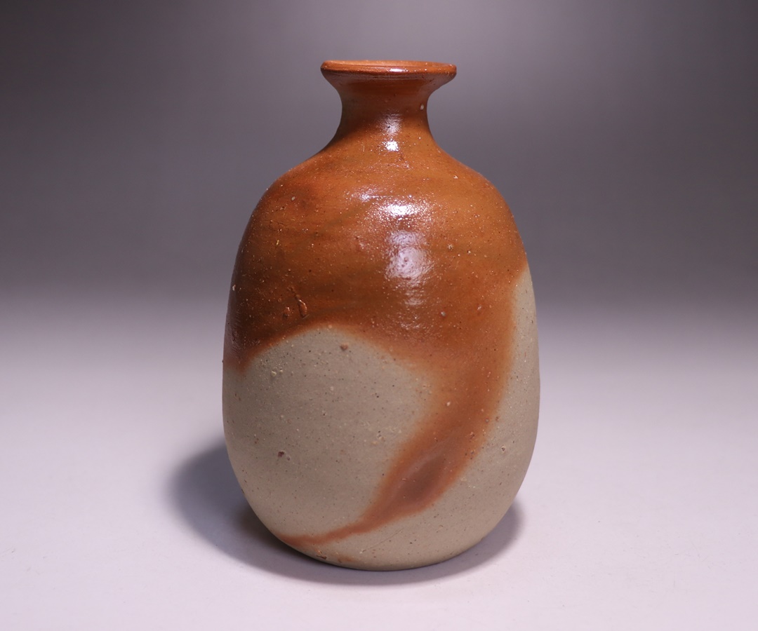 伊勢崎 満 作 「伊部緋襷徳利」 ～備前焼専門卸小売店 川口陶楽苑～