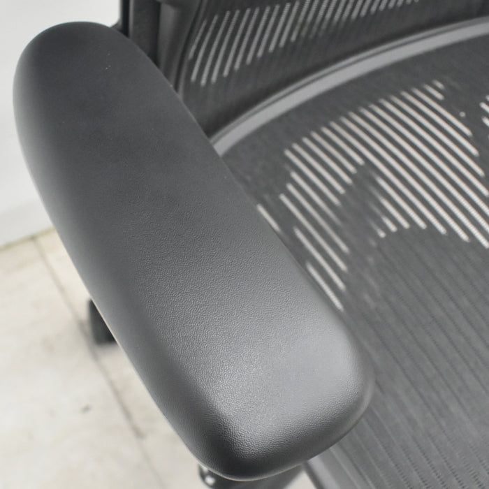 中古】ハーマンミラー アーロンチェア Bサイズ 可動肘 ランバー