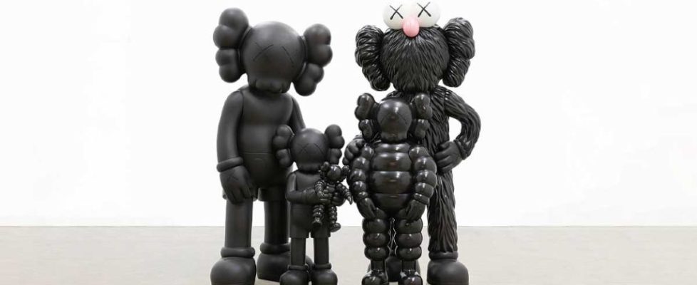 ポップアーティストの巨匠カナダに初上陸！AGOで「KAWS:FAMILY」展
