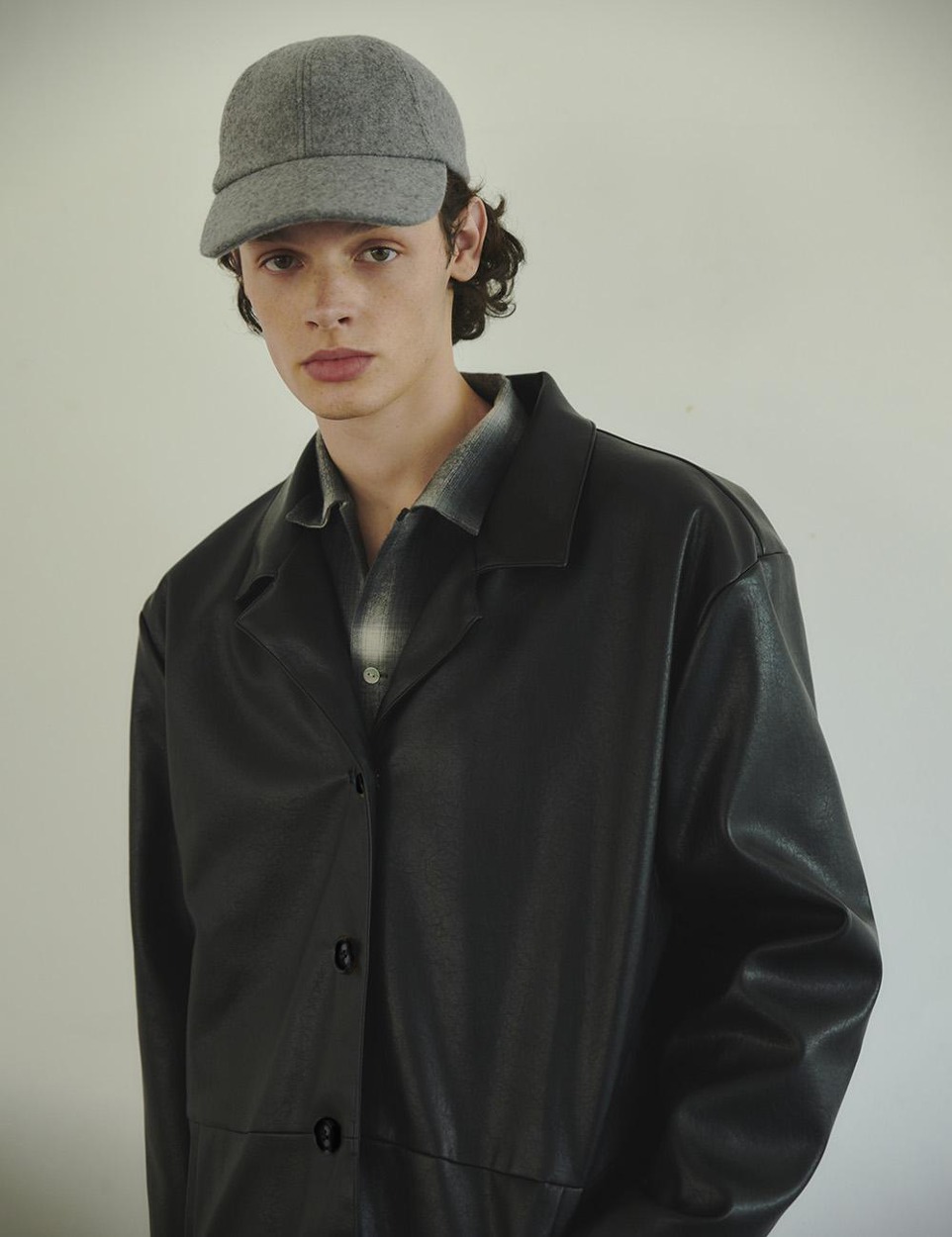 RANDEBOOからクラシカルな雰囲気漂う大人のレザージャケット「Vegan