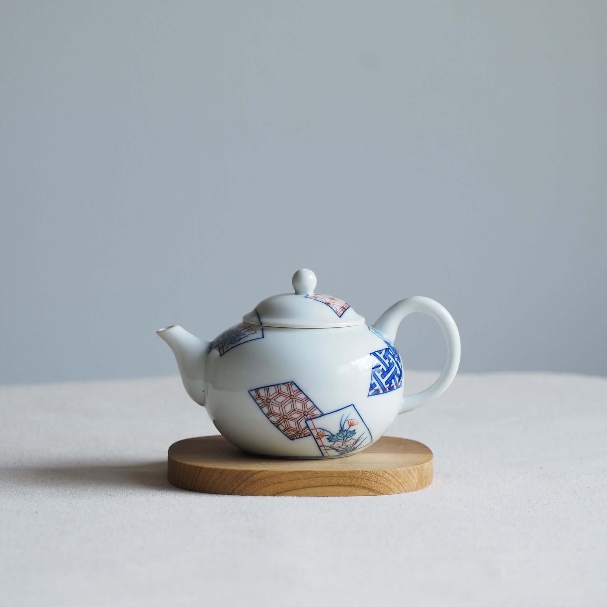 鍋島焼 鍋島虎仙窯作 手描き草紙散文急須 [東山堂煎茶器店 オンライン