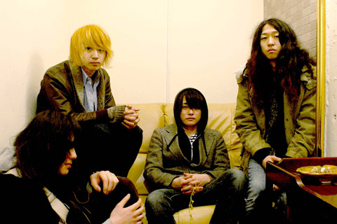 踊ってばかりの国”満を持してのファースト・フルアルバム - TOWER