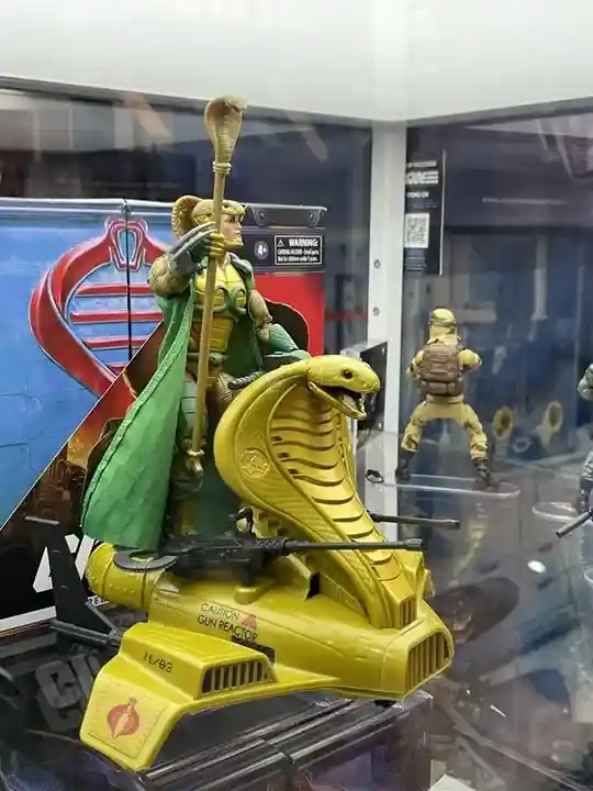 Serpentor & Air Chariot GI Joe Classified Series In Hand Images