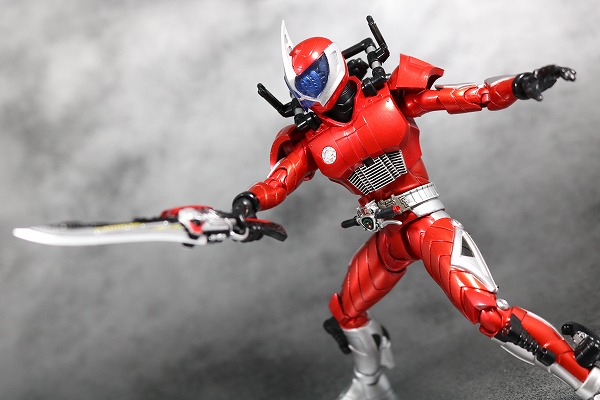 S.H.フィギュアーツ 仮面ライダーアクセル 真骨彫製法 レビュー | トイハコ