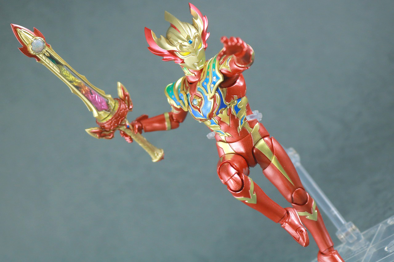 S.H.フィギュアーツ ウルトラマンタイガ トライストリウム レインボー