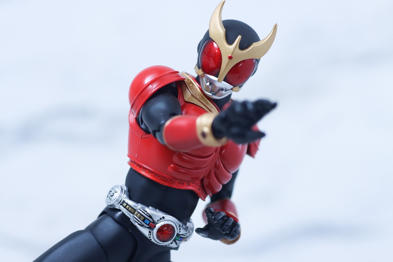 S.H.フィギュアーツ 真骨彫製法 仮面ライダークウガ マイティフォーム