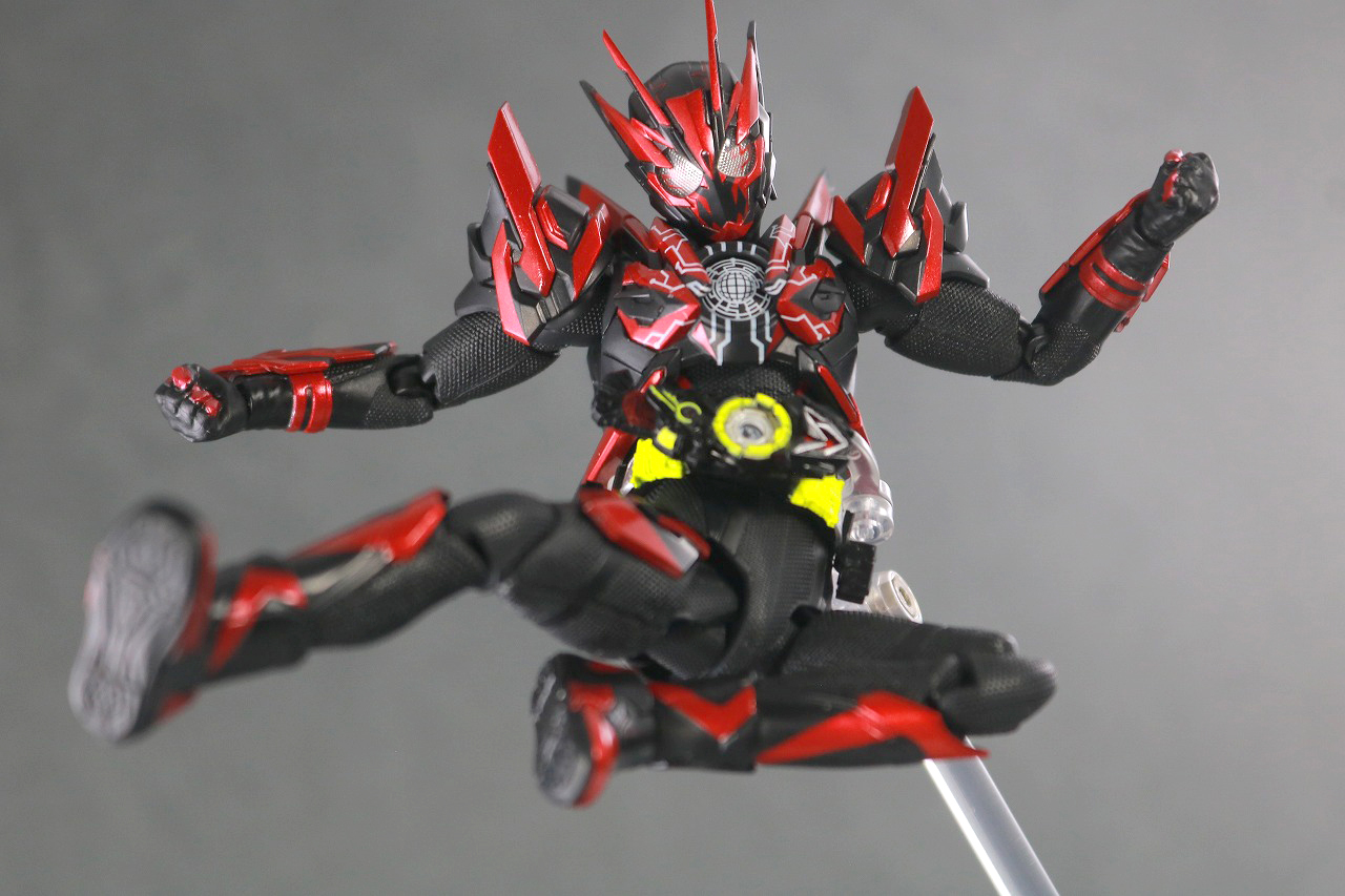 S.H.フィギュアーツ 仮面ライダーアークゼロ＆アークエフェクト