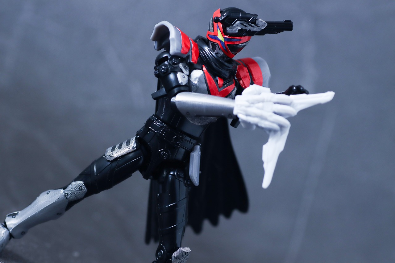 S.H.フィギュアーツ 仮面ライダーダークカブト ライダーフォーム 真骨