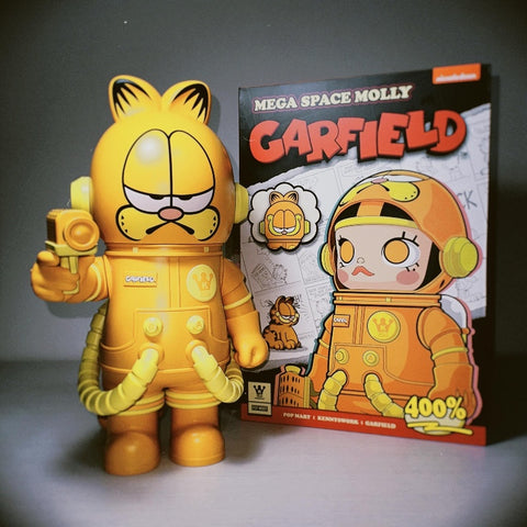 MEGA SPACE MOLLY 400% Garfield Model B 2024 LIMITED – TOYSEZ