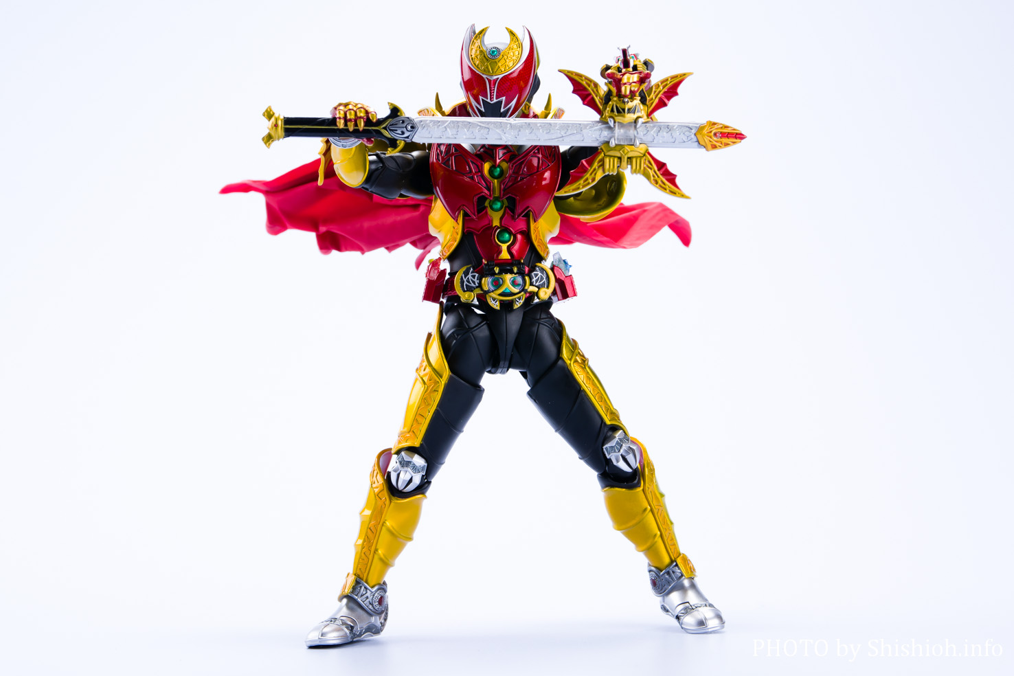 レビュー】S.H.Figuarts（真骨彫製法） 仮面ライダーキバ エンペラー