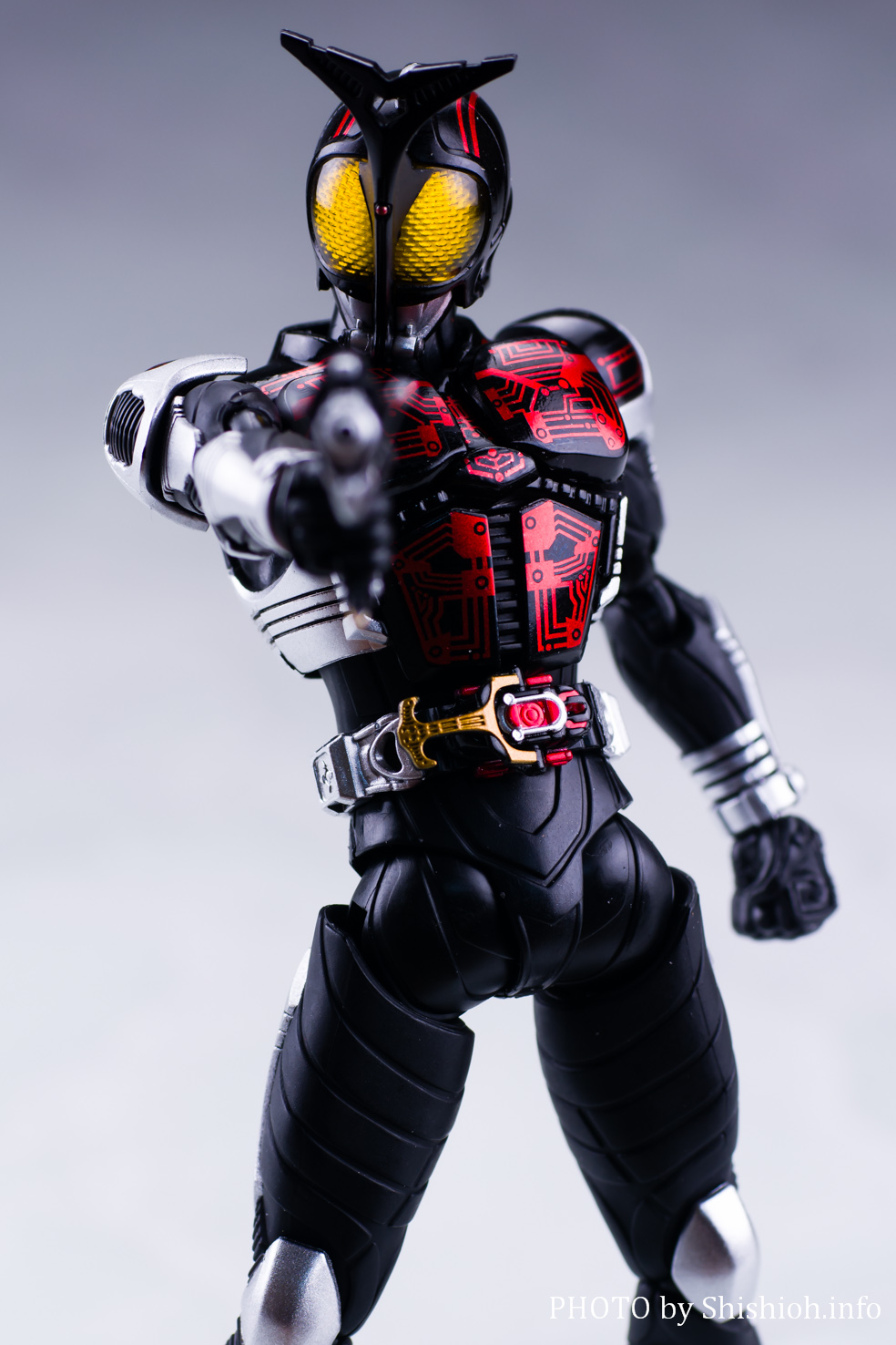 S.H.Figuarts（真骨彫製法）仮面ライダーダークカブト