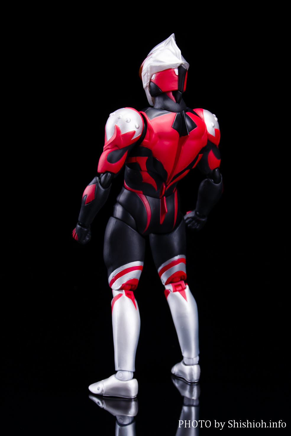 レビュー】S.H.Figuarts ウルトラマンオーブ サンダーブレスター