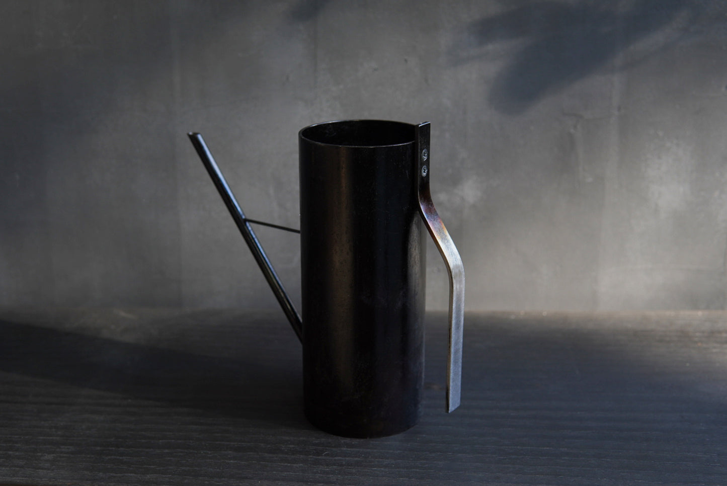 藍鉄色の水差し – 十てつ