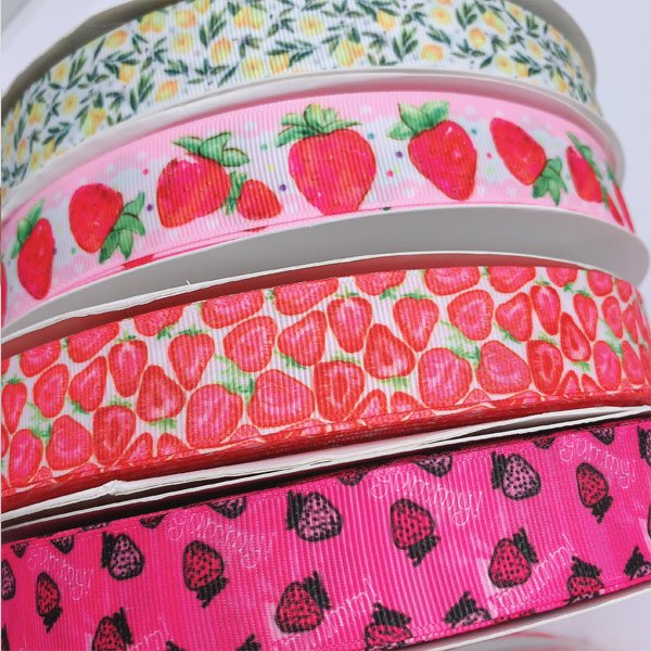 楽天市場】25mm プリントリボン つぶつぶハーフカットのいちご柄リボン