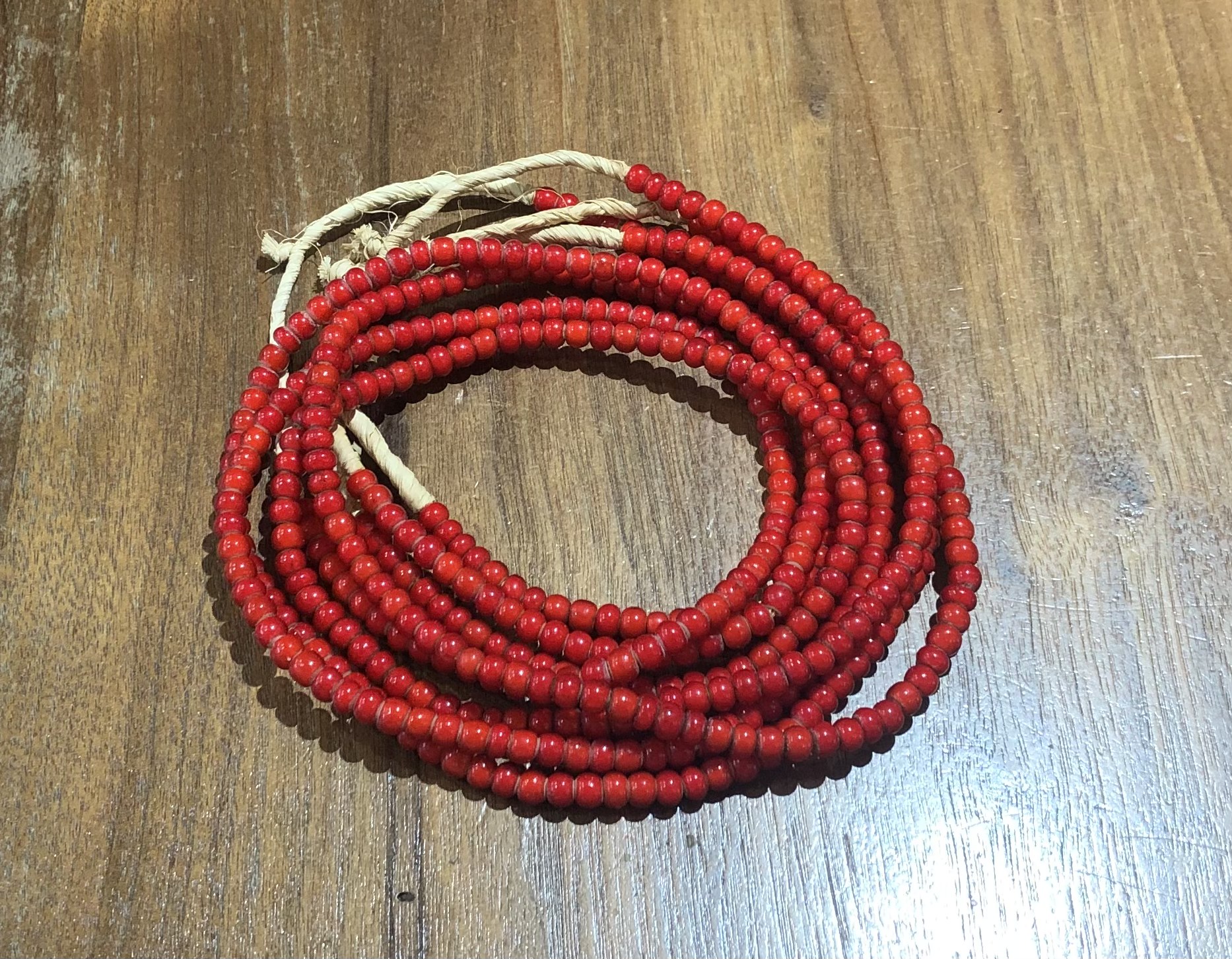 楽天市場】[新品] ホワイトハーツ赤ビーズ一連 小粒 ※ヴェネチア産です