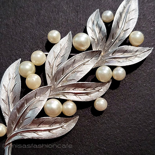 楽天市場】トリファリ ブローチ Trifari パール銀葉 ヴィンテージ