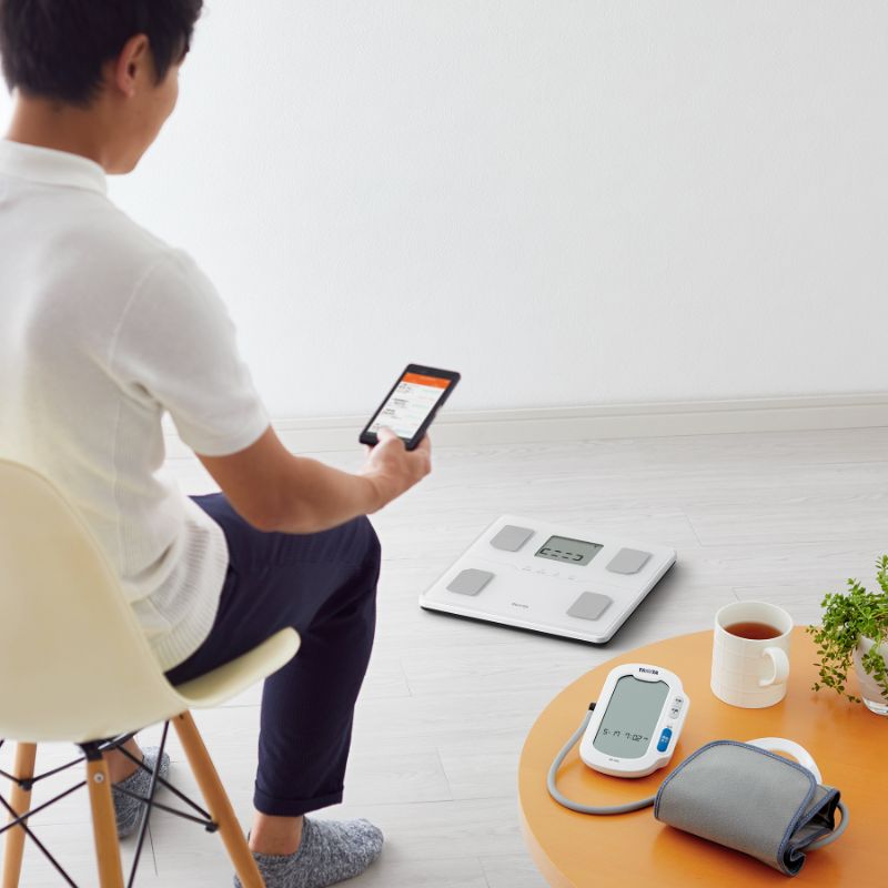 楽天市場】[正規品]タニタ 体組成計 乗るピタ 脚点 スマホ連動 BC-774L