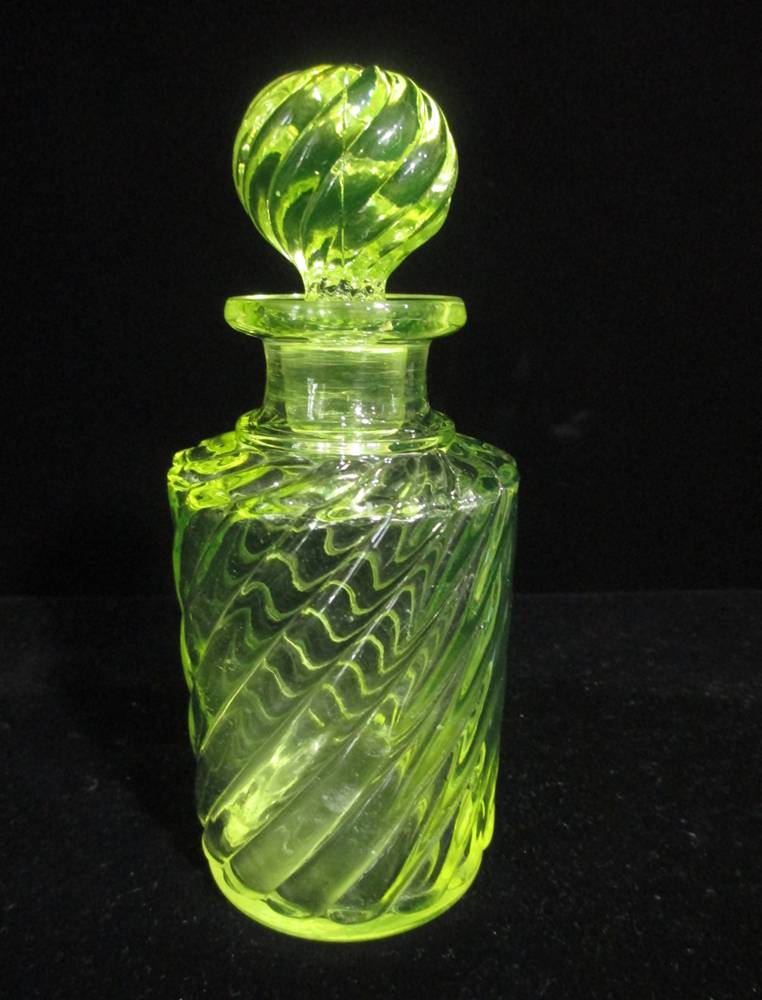 楽天市場】【オールド・バカラ】【ウランガラス】 黄色いウランガラス