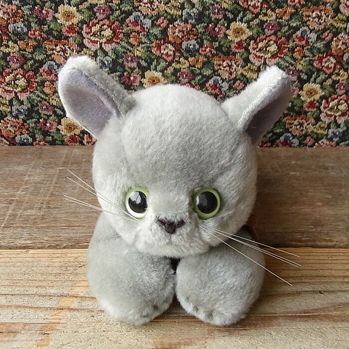 雲の帽子をかぶったグレーの猫のぬいぐるみ 雲の帽子をかぶっ