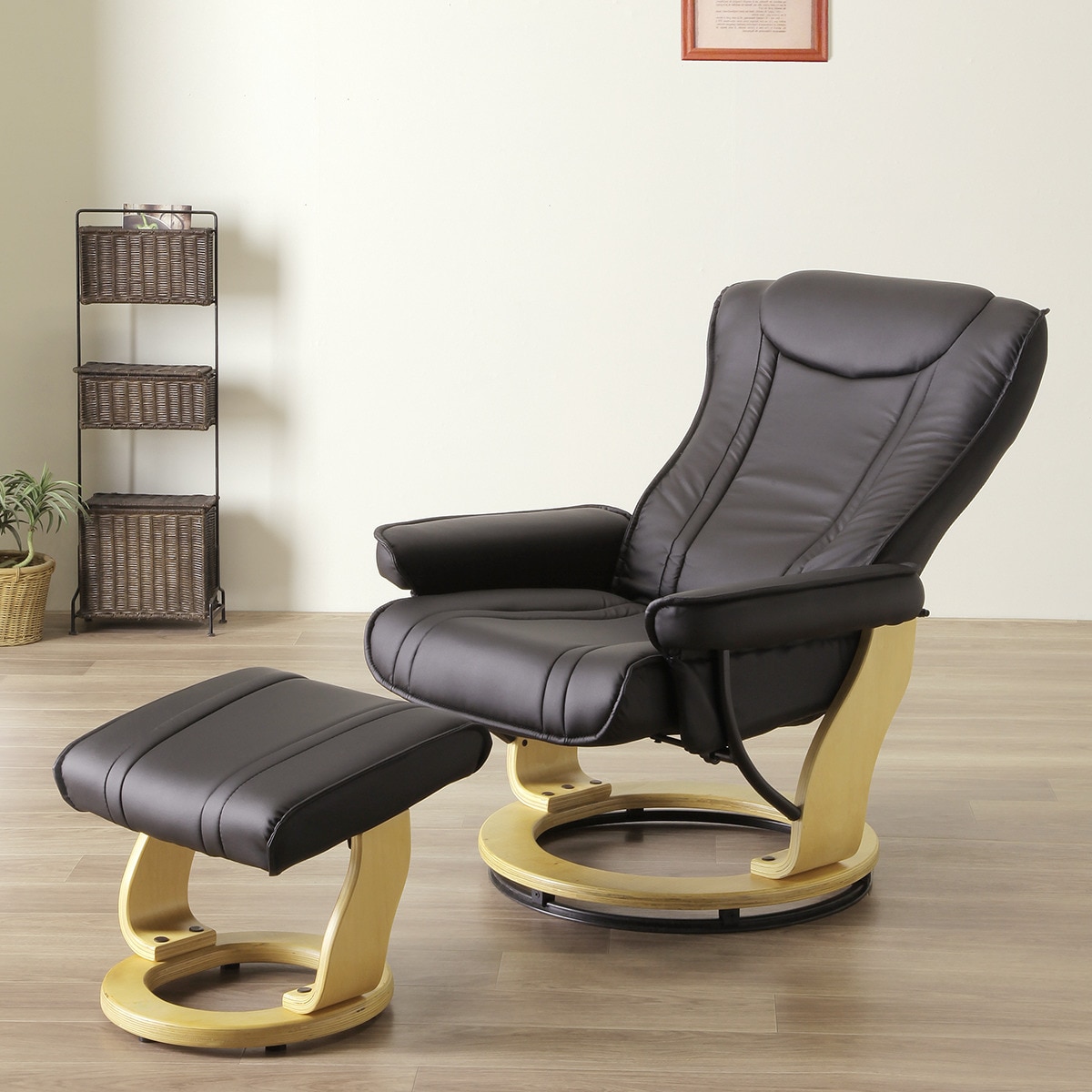 楽天市場】木脚とレザーを組み合わせたくつろぎリクライニングチェア