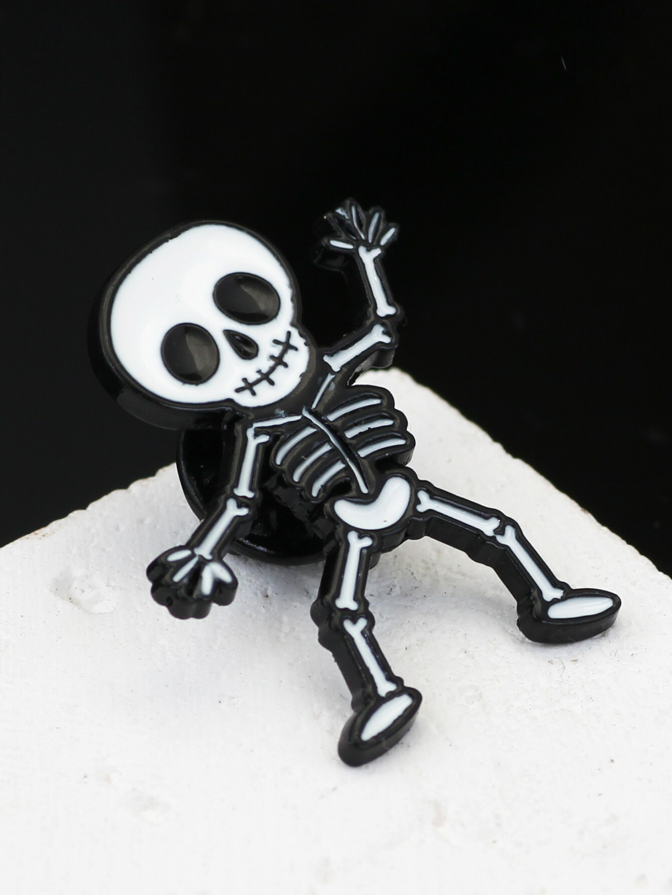 楽天市場】スケルトン ピンバッジ 骸骨 骨 ダンスモチーフ ハロウィン