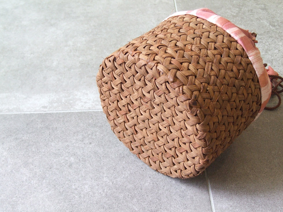 楽天市場】純国産 山葡萄かごバッグ 鉄線編み 巾着バッグ : おまめ