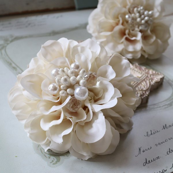 楽天市場】*misuzu134* ビジュー！ダリアのコサージュ6色 卒業式・入学