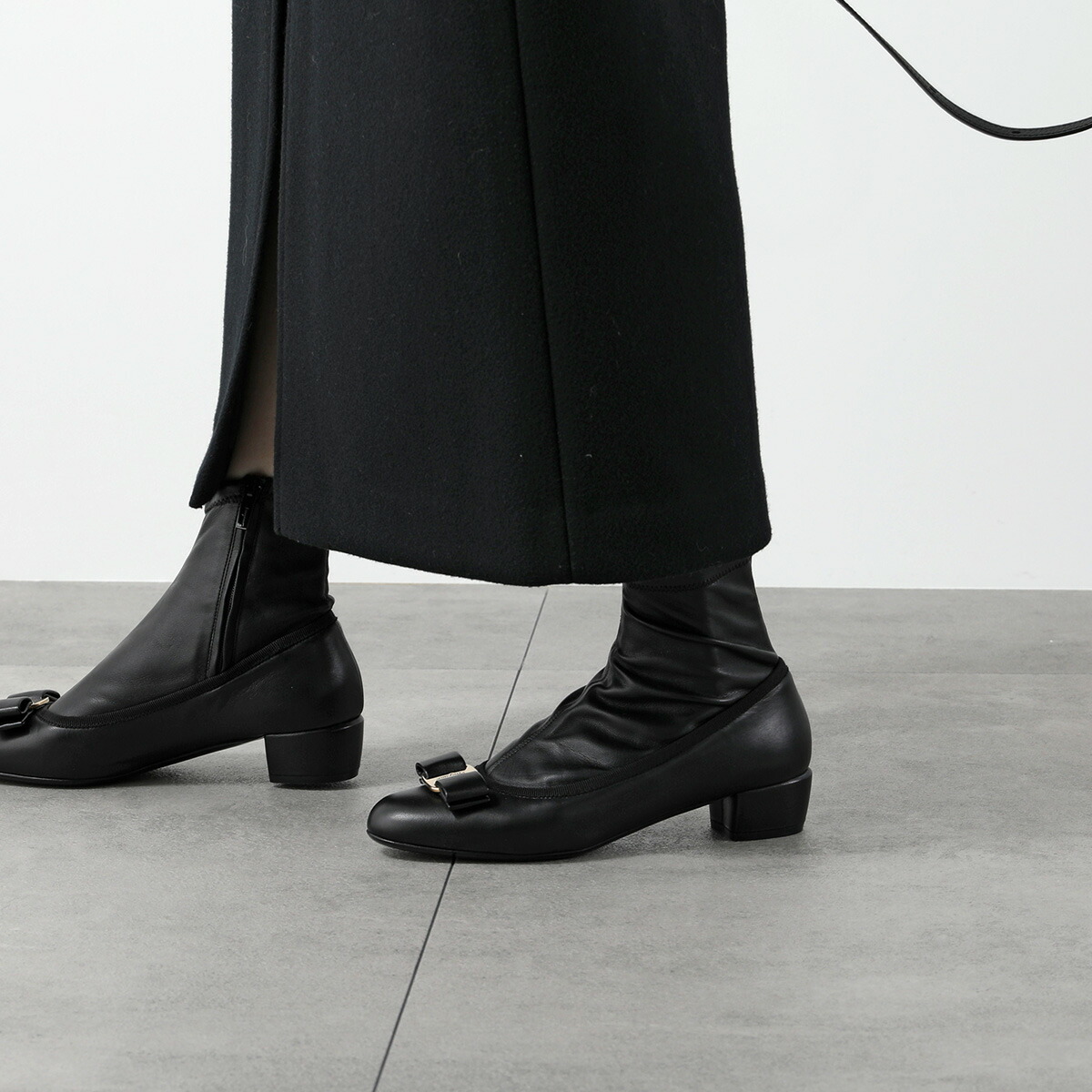 楽天市場】FERRAGAMO フェラガモ ショートブーツ VARA ヴィラリボン